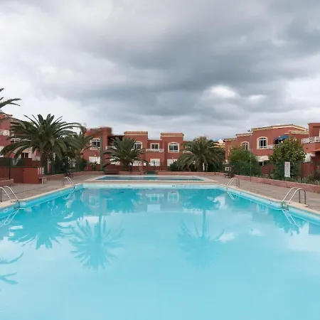 In With Shared Pool And Close To The Beaches Holiday home *