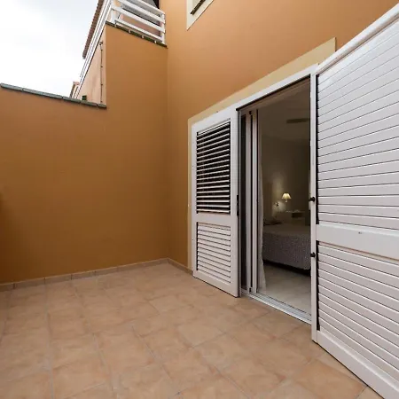 In With Shared Pool And Close To The Beaches Holiday home *